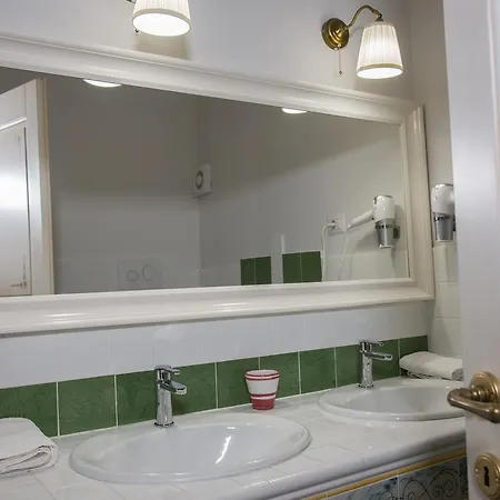 Bed & Breakfast Via Roma 205 3*